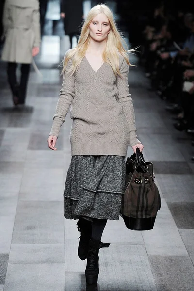 Look 10